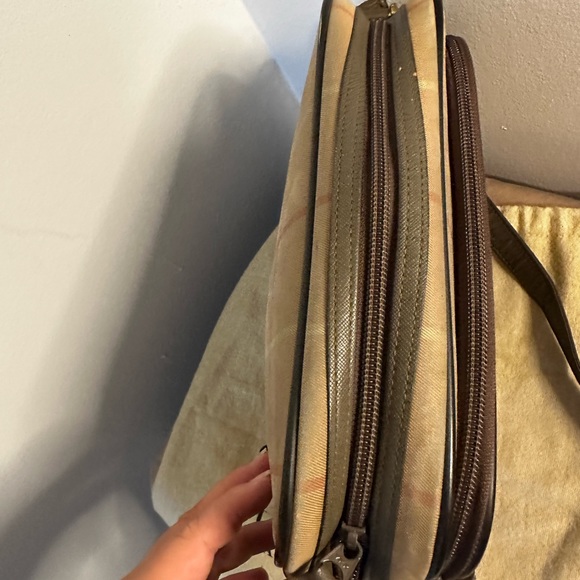 Burberrys Vintage Plaid Crossbody Bag - Picture 7 of 13